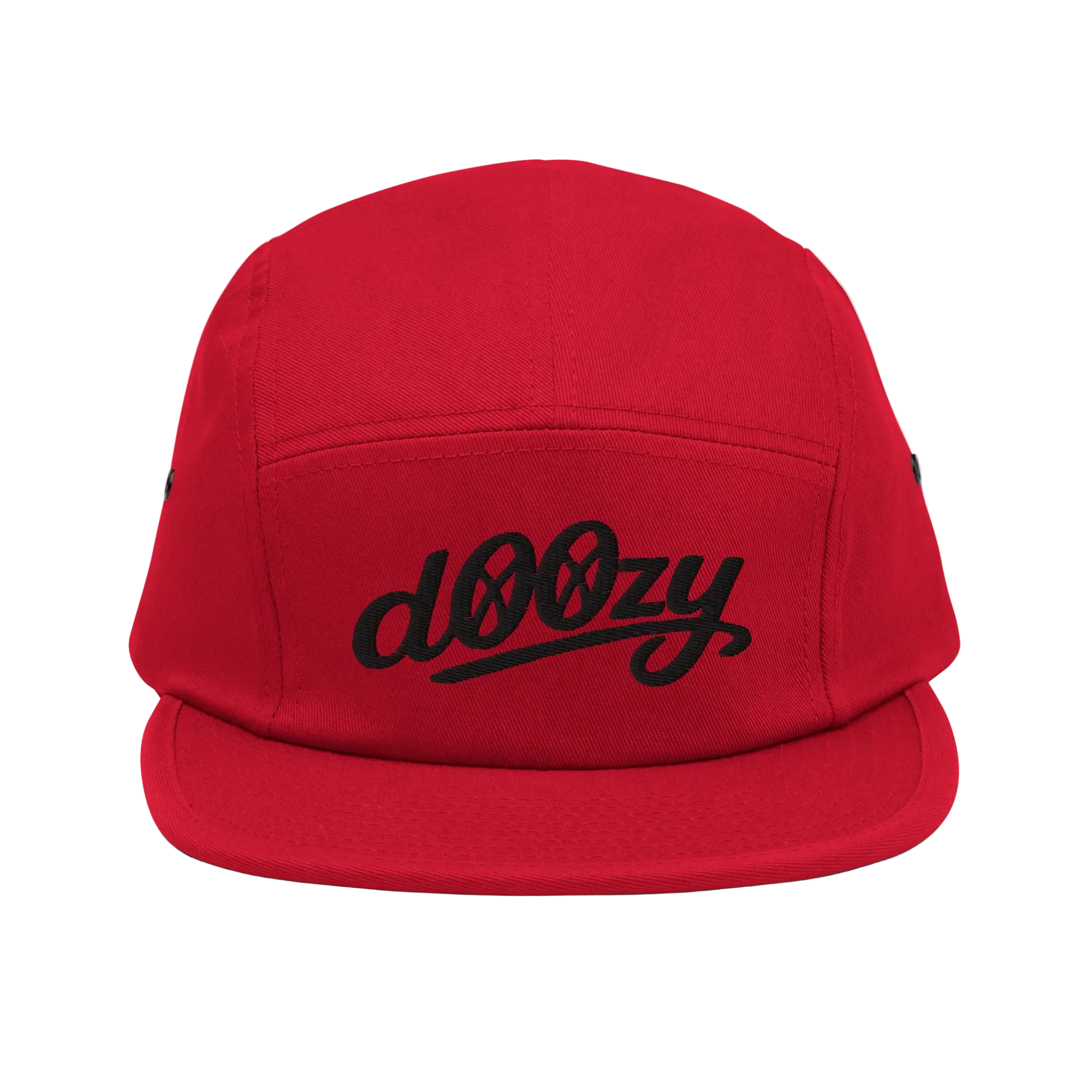 Gorra roja de 5 paneles Doozy Headwear con logo dOOzy bordado en negro, vista frontal