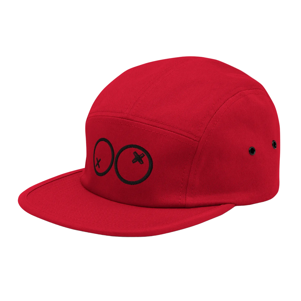 Gorra 5 paneles roja Doozy Headwear con logo dOOzy bordado en negro