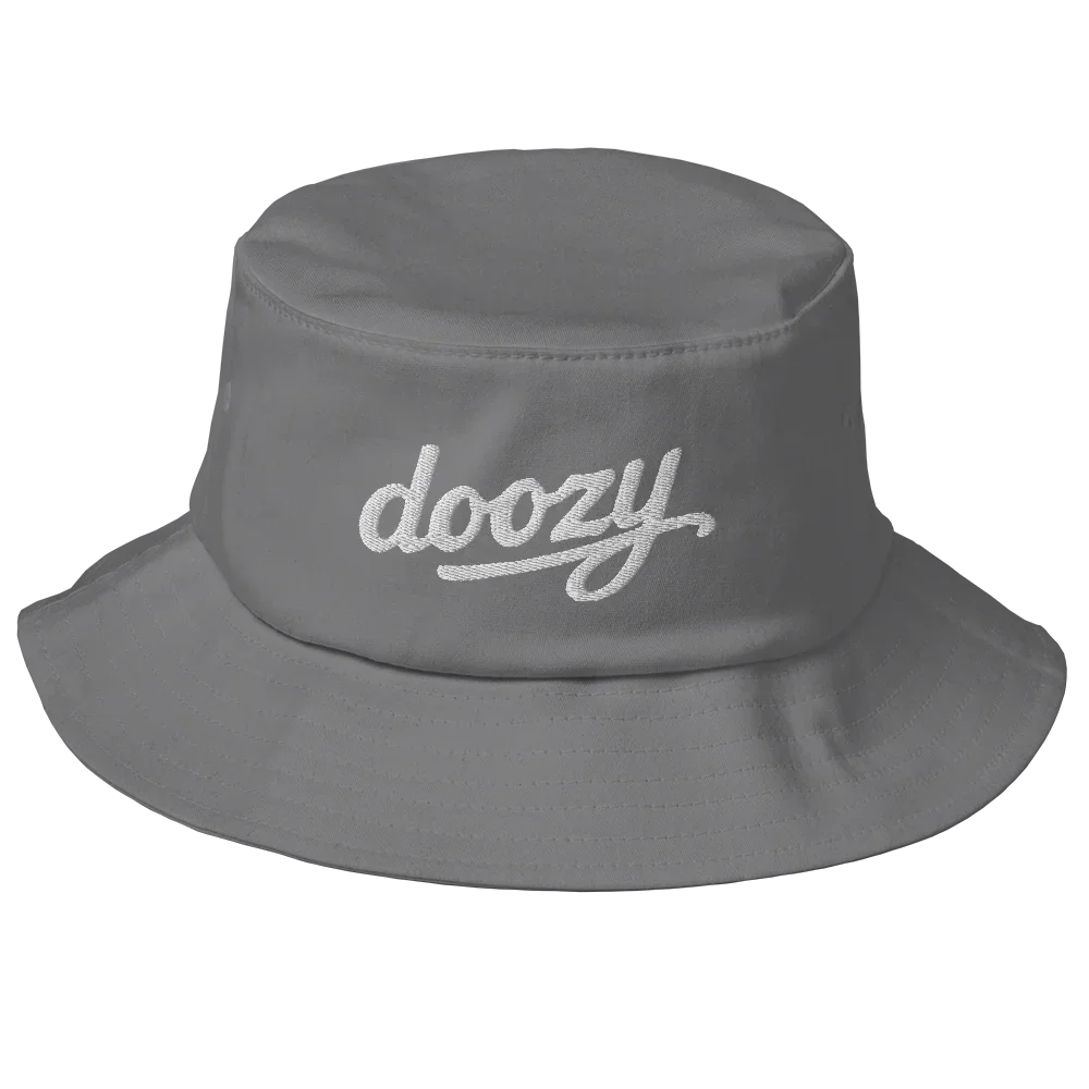 Sombrero bucket gris con logo blanco Doozy Headwear, estilo urbano dOOzy brand