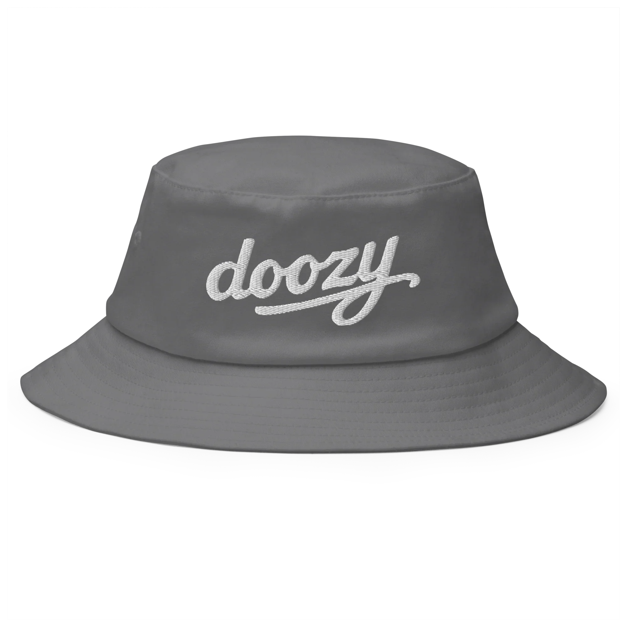 Sombrero bucket gris Doozy Headwear con logo bordado en blanco, estilo urbano moderno.