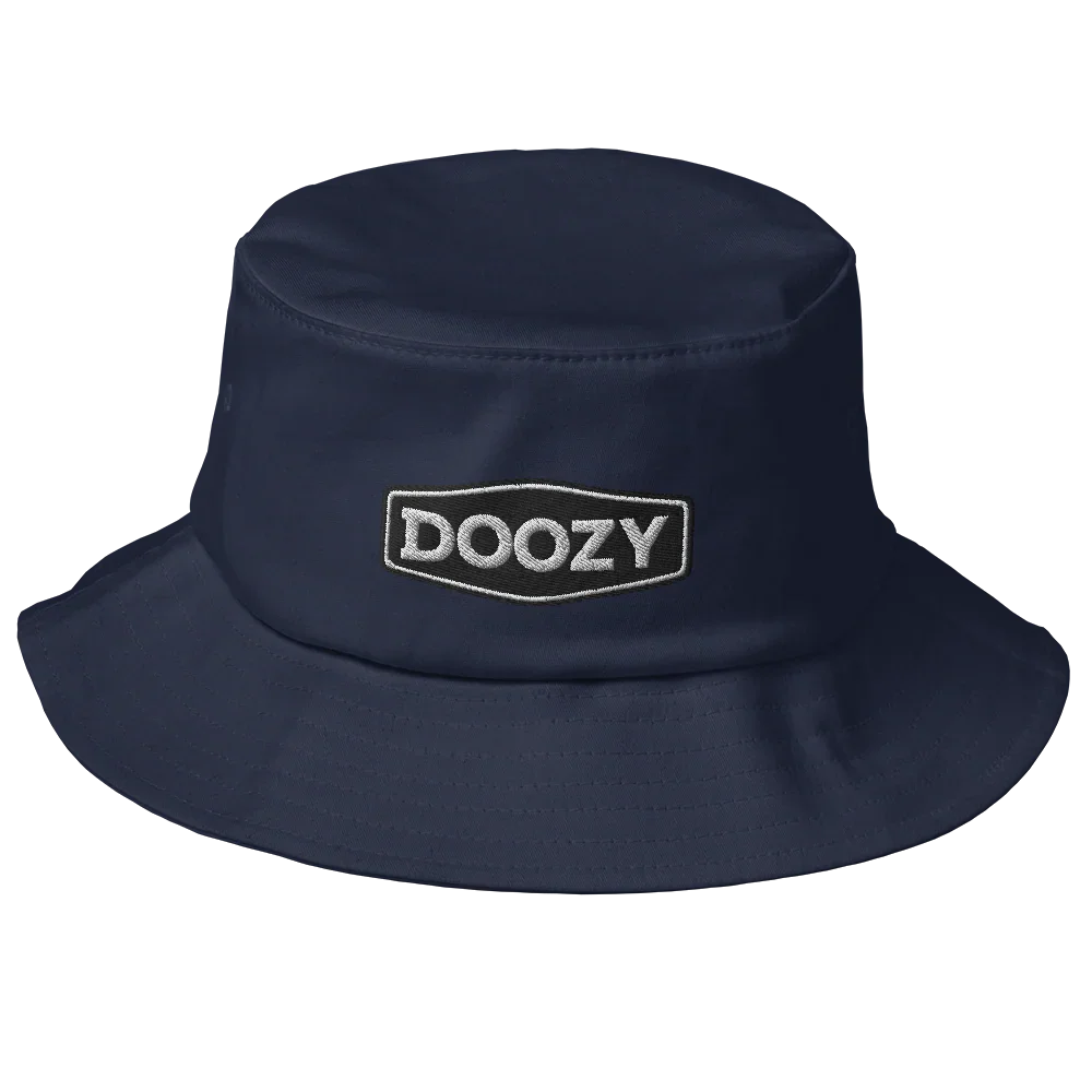 Sombrero bucket azul marino Doozy Headwear con logo bordado blanco al frente