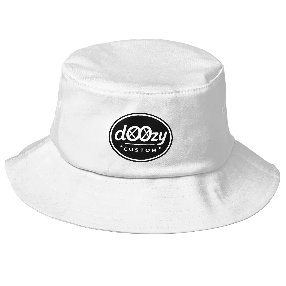 Sombrero bucket blanco Doozy Headwear con logo dOOzy CUSTOM en la parte frontal