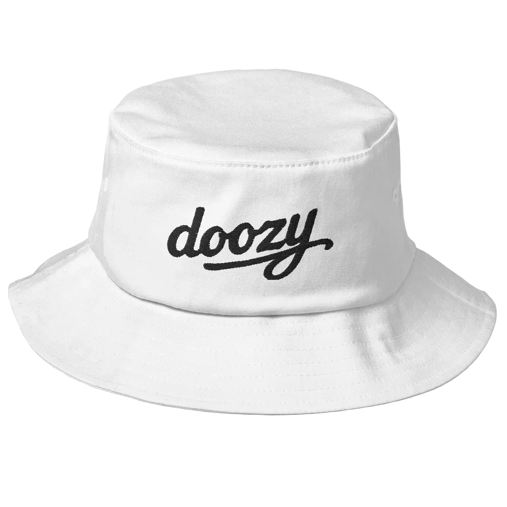 Sombrero bucket blanco Doozy Headwear con logo negro bordado, estilo urbano, tienda oficial