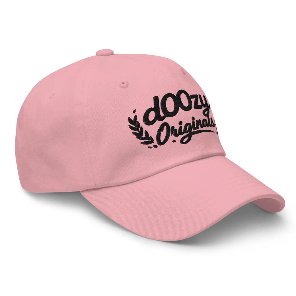 Gorra rosa Doozy Headwear estilo clásico con logo bordado negro dOOzy Originals