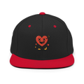 Gorra snapback negra y roja Doozy Headwear con corazón animado bordado al frente
