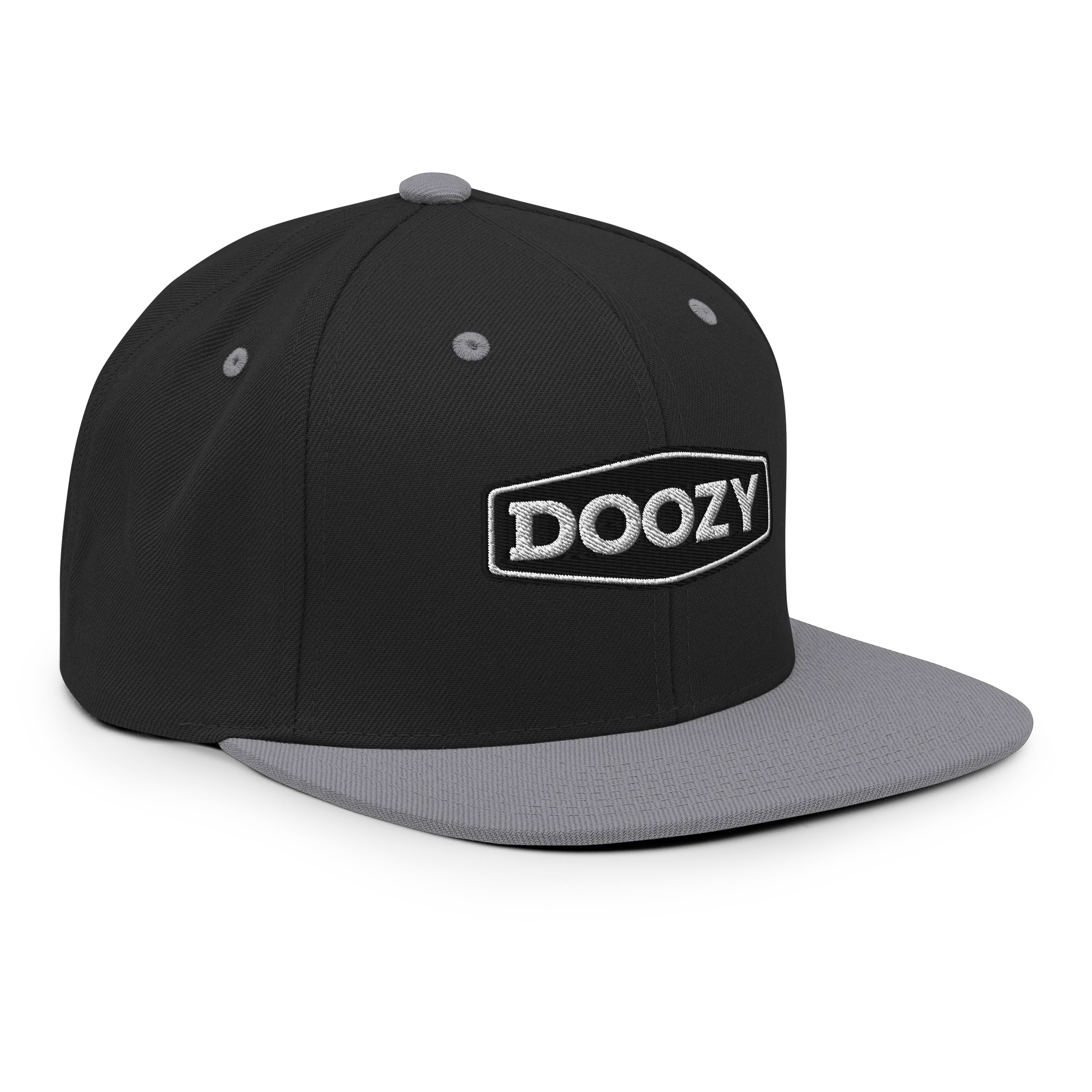 Gorra snapback negra y gris Doozy Headwear con logo bordado plateado, vista frontal derecha