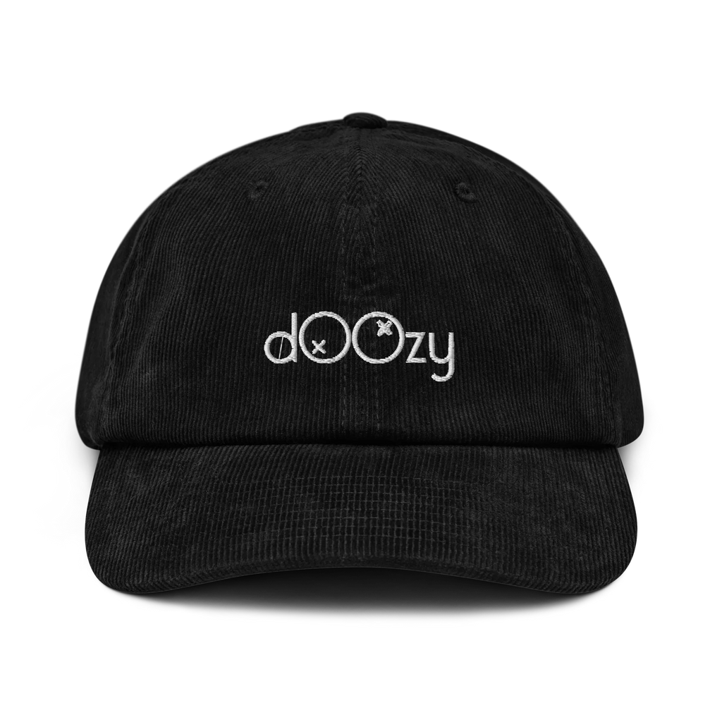 Gorra de pana negra Doozy Headwear con logo dOOzy bordado en blanco, estilo casual.
