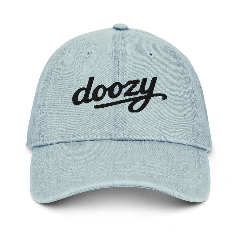 Gorra de mezclilla azul claro Doozy Headwear con logo doozy bordado en negro