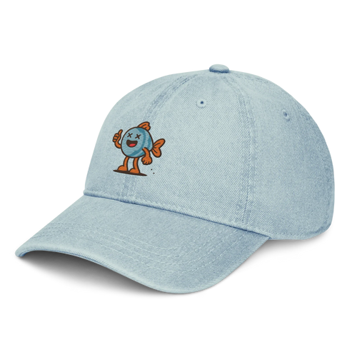 Gorra de mezclilla azul claro Doozy Headwear con dibujo de pez naranja y azul al frente