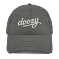 Gorra gris oscuro Doozy Headwear estilo vintage con logo bordado blanco al frente