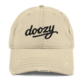Gorra khaki desgastada Doozy Headwear con logo negro bordado en la parte frontal
