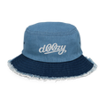 Sombrero tipo bucket de mezclilla azul claro y oscuro, con logo Doozy bordado, estilo desgastado.