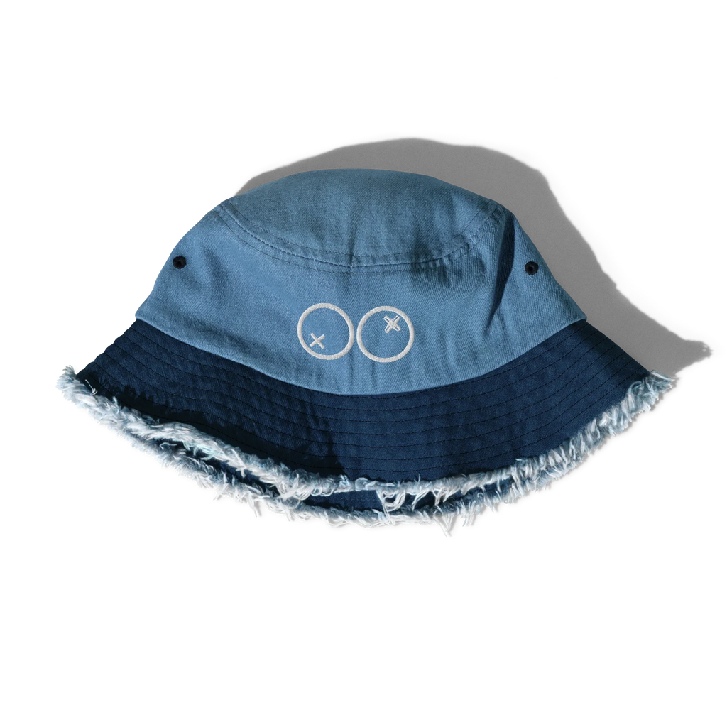 Sombrero bucket denim azul claro Doozy Headwear, visera deshilachada y logo bordado