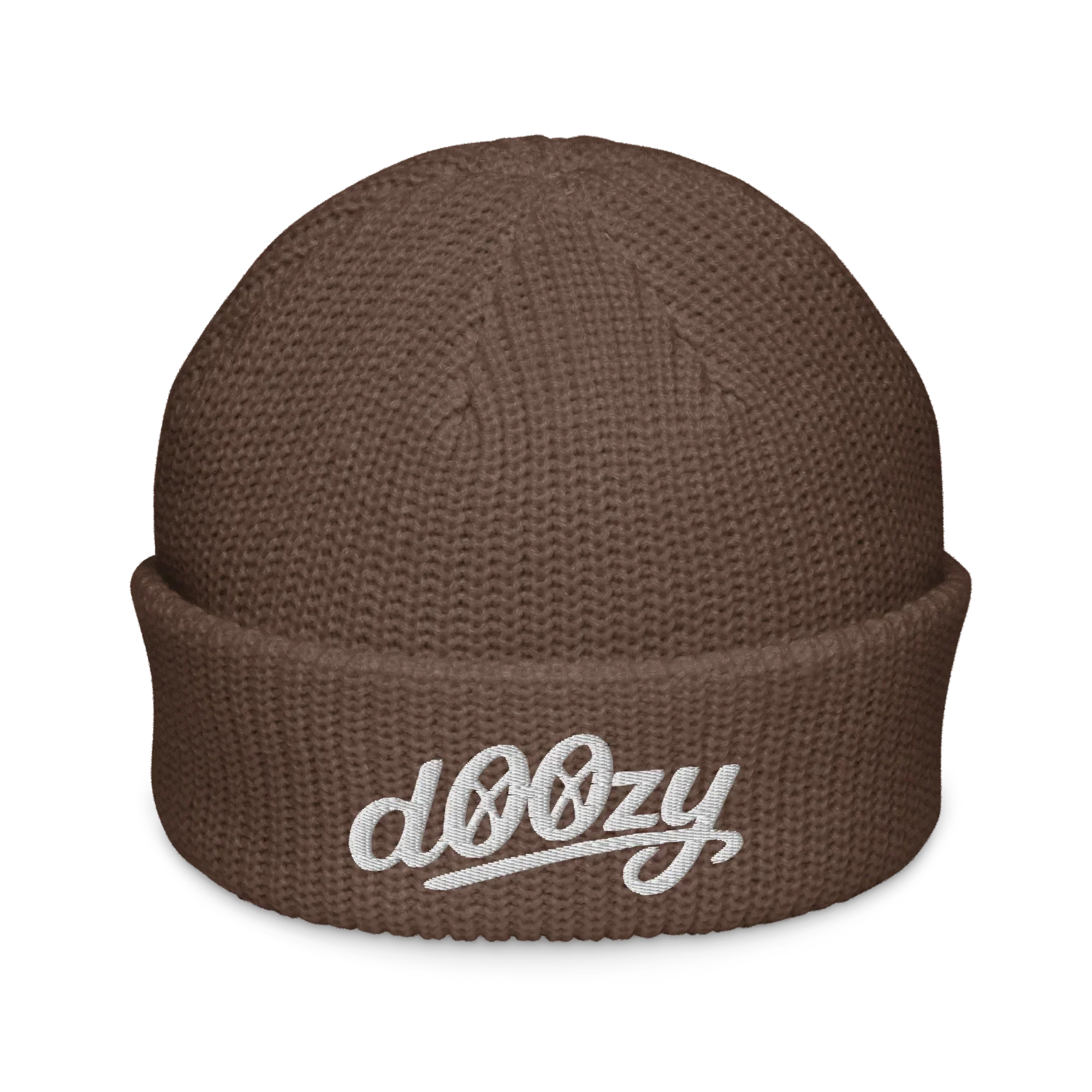 Gorro marinero marrón Doozy Headwear con logo bordado en blanco al frente, fondo negro.