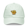 Gorra pastel menta Doozy Headwear con sol sonriente bordado, estilo casual urbano.