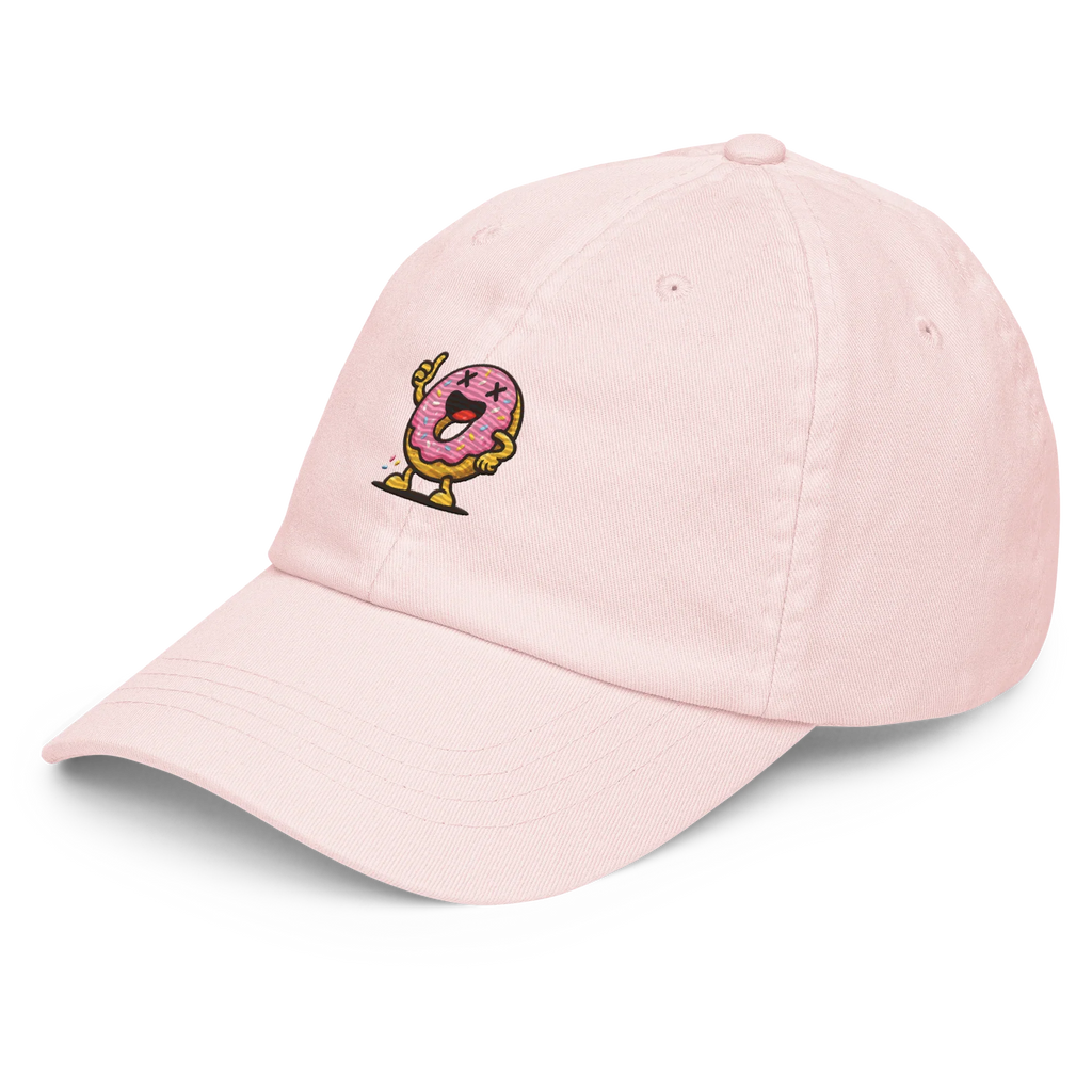 Gorra rosa pastel Doozy Headwear con dibujo de dona alegre bordada en el frente.