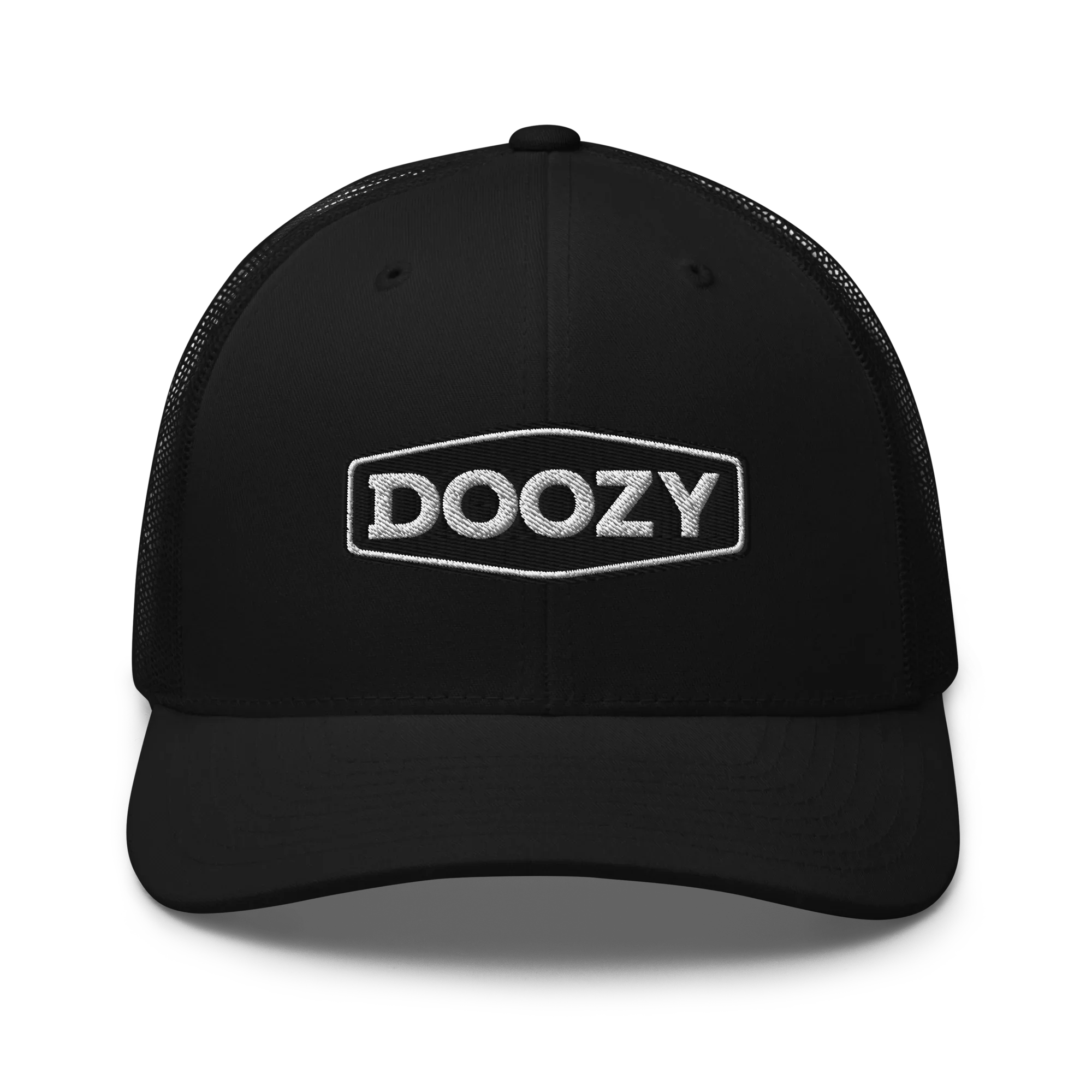 Gorra trucker retro negra Doozy Headwear con logo bordado blanco, estilo moderno