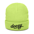 Gorro de punto acanalado verde ácido con logo doozy, Doozy Headwear tienda oficial