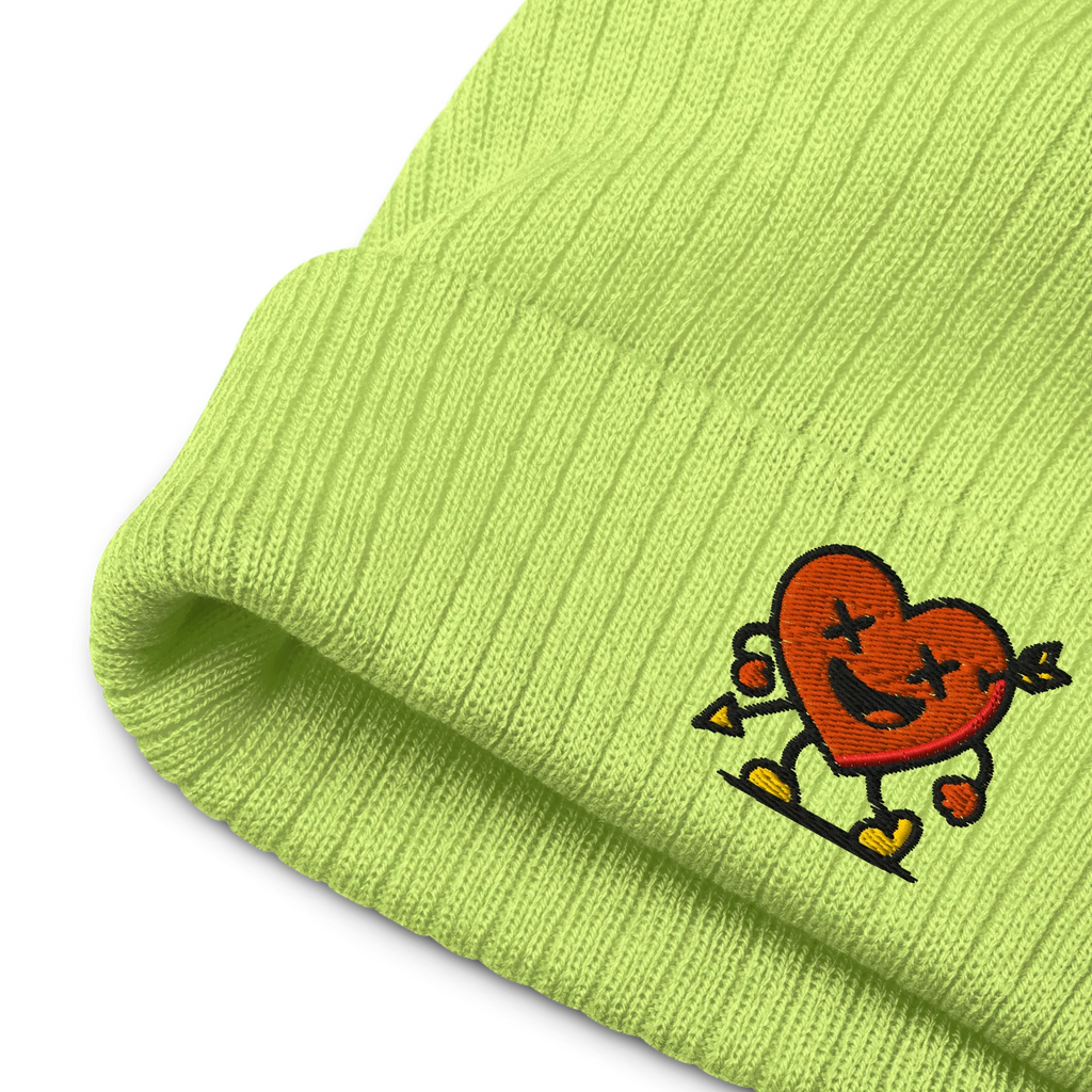 Gorro tejido verde ácido con logo de corazón bordado de Doozy Headwear, dOOzy brand