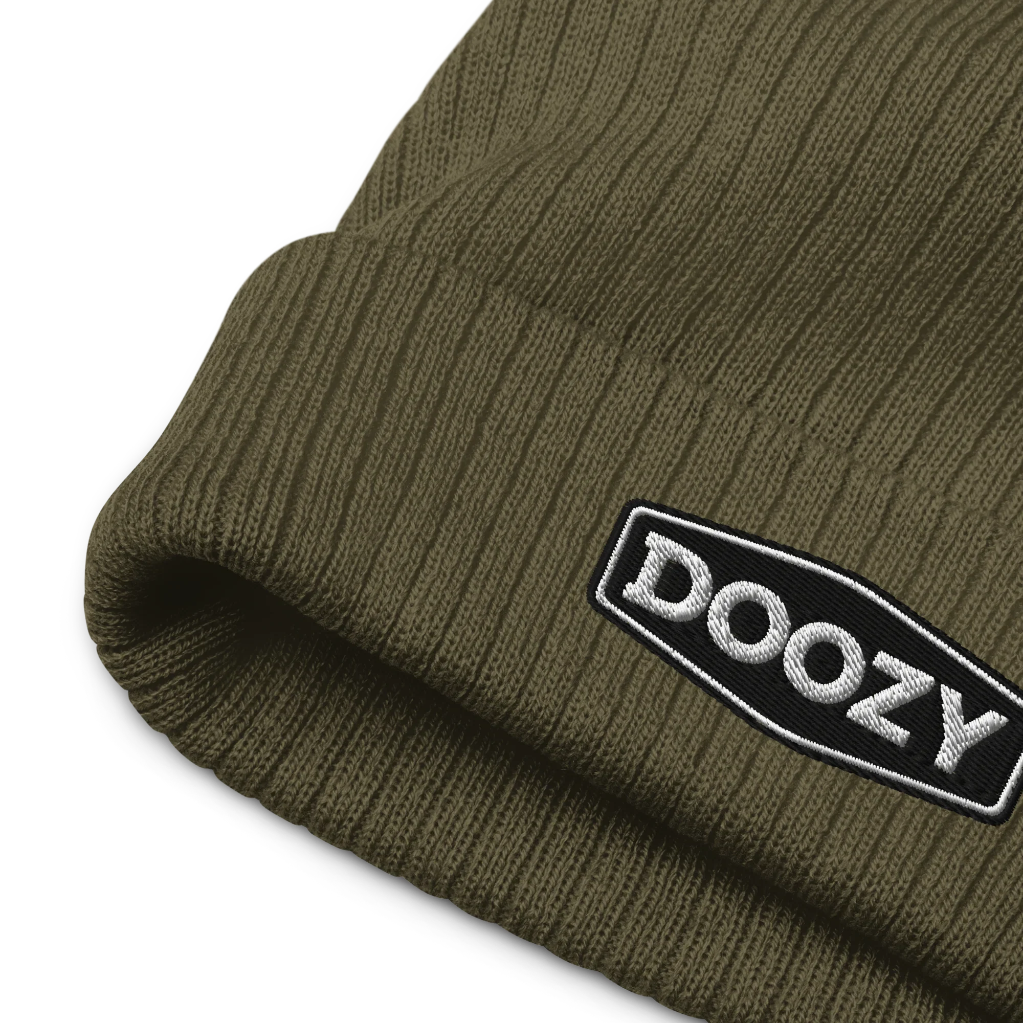Gorro de punto acanalado verde oliva con logo Doozy Headwear bordado
