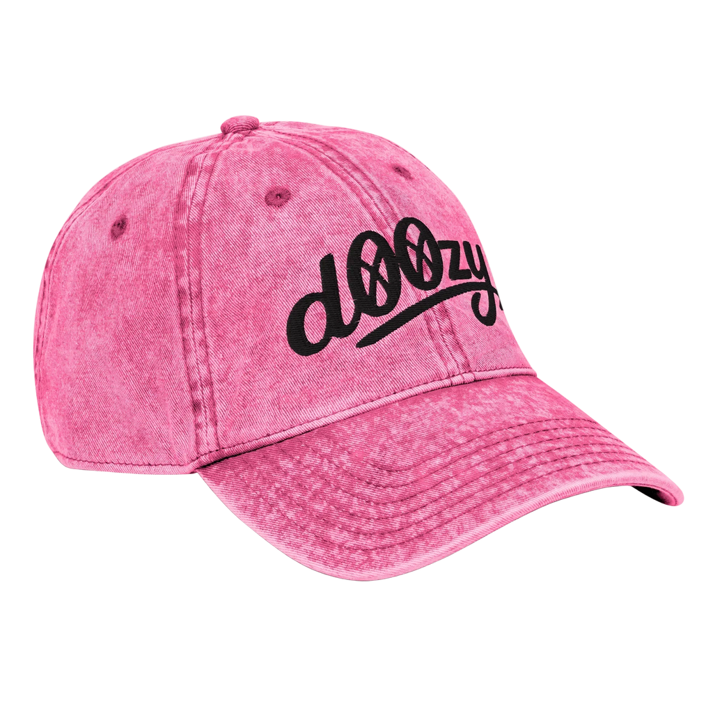 Gorra vintage rosa Doozy Headwear con logo negro, estilo casual, marca dOOzy